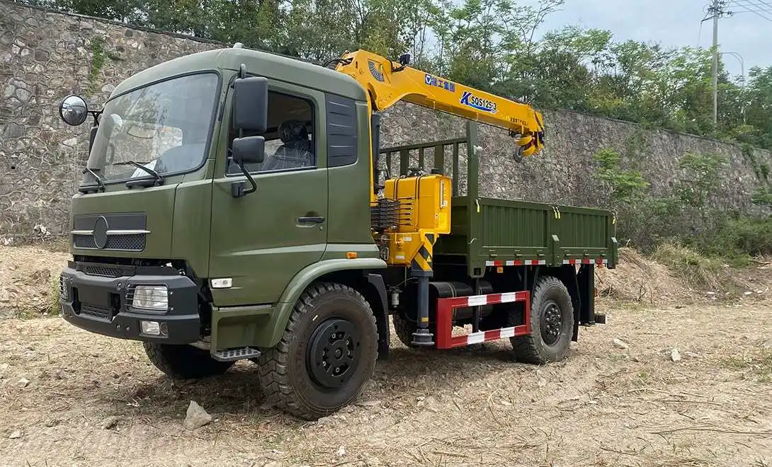 All-wheel drive crane truck