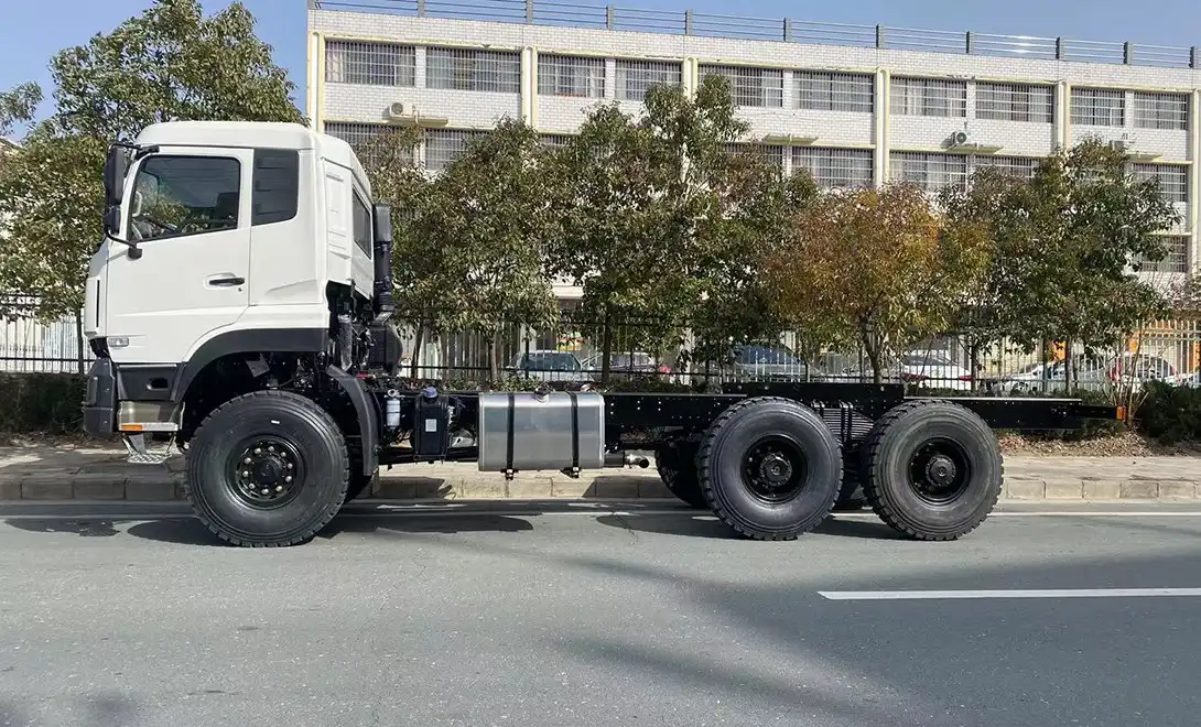 Heavy-duty six-wheel drive truck powertrain