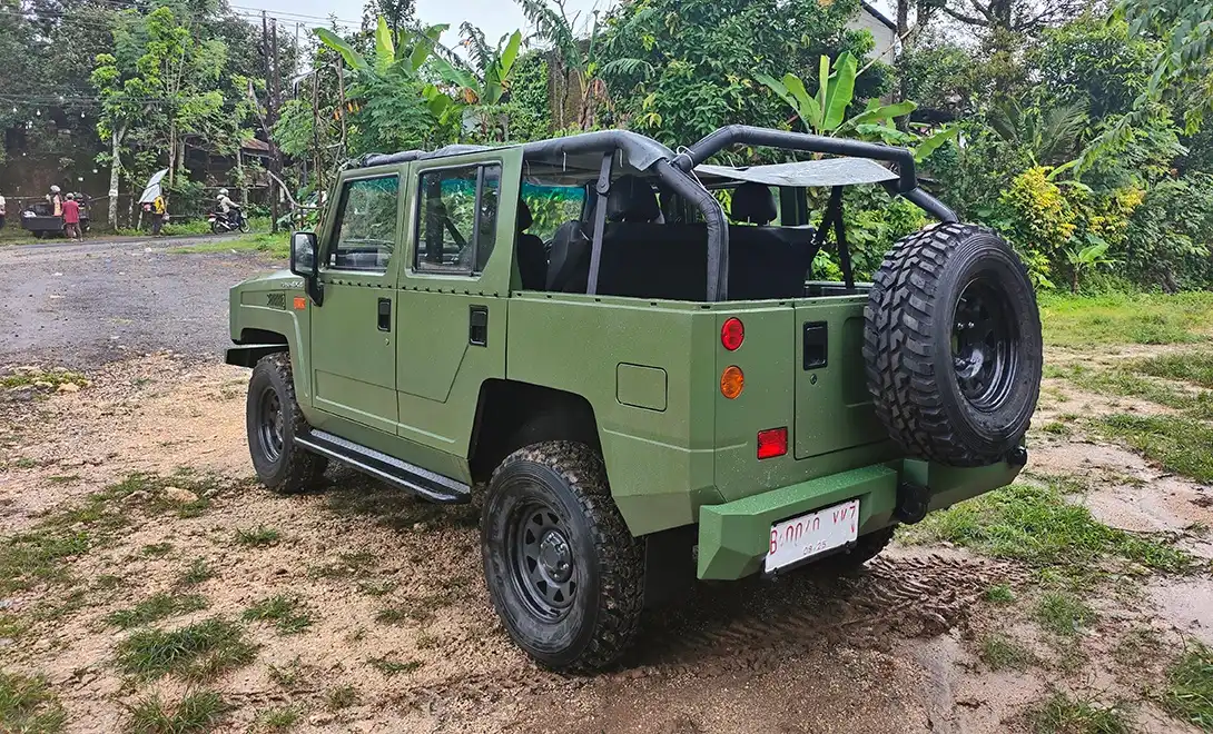 Military command jeep