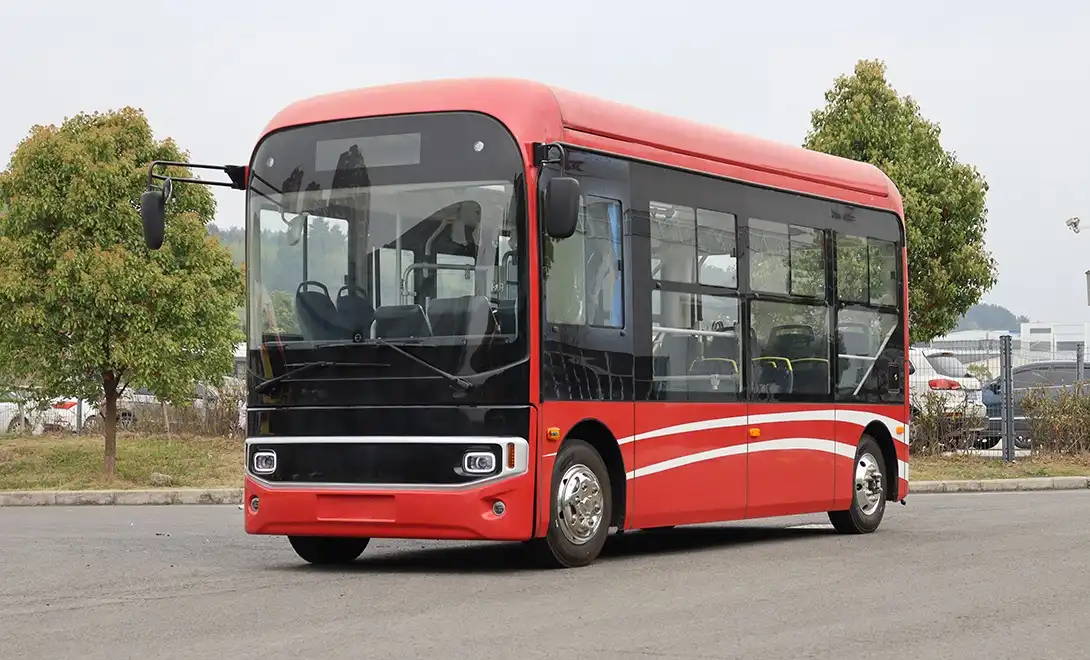 Small 6m electric city bus