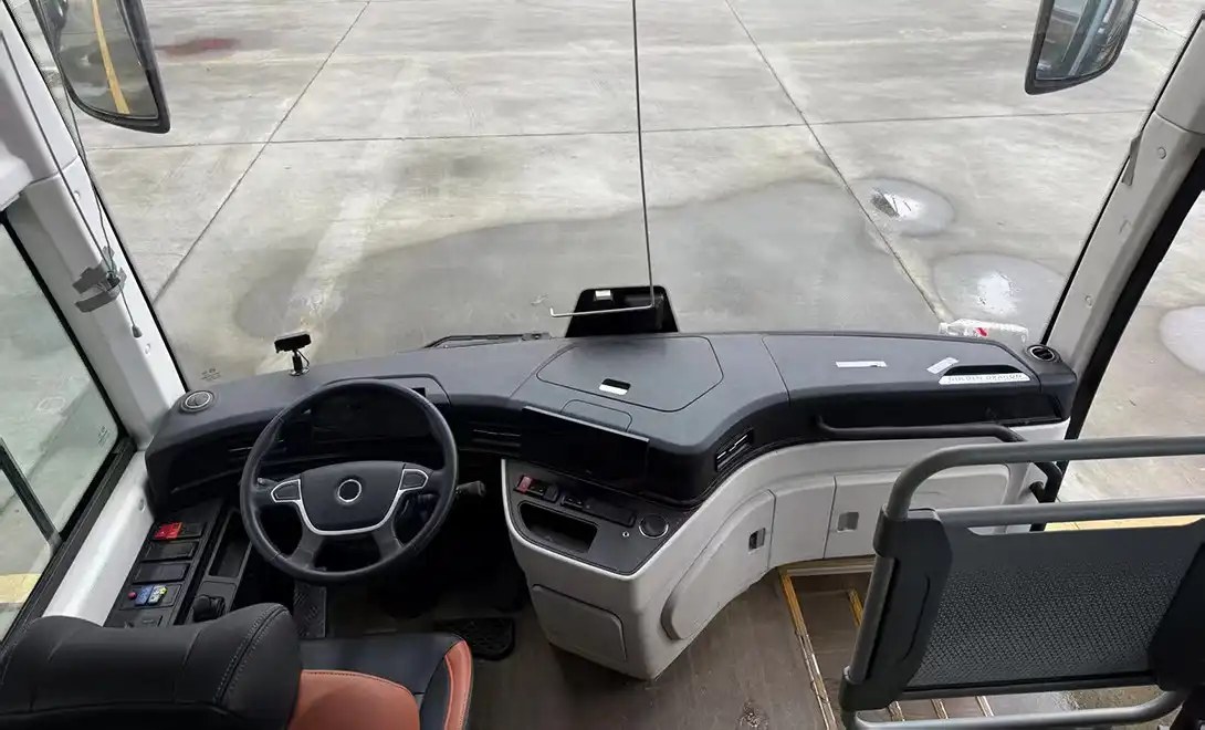 Luxury 8m electric touring bus