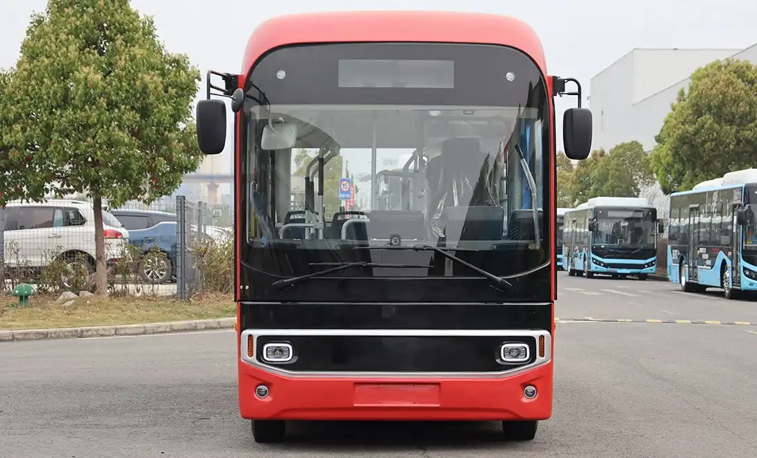 Low floor 6m electric city bus with wheelchair area