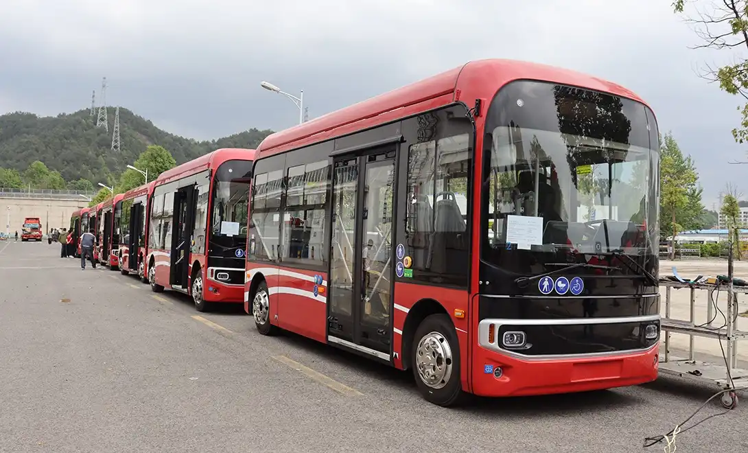 300 km range 6m electric city bus